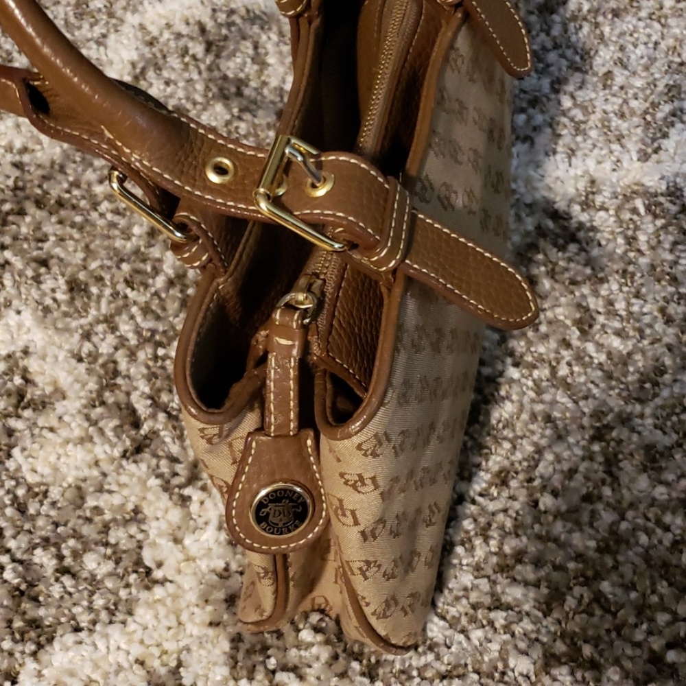 Dooney & Bourke handbag great size - Picture 3 of 8